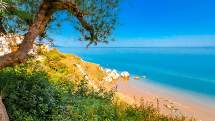 Hotel 3 stelle con spiaggia-privata Rodi-Garganico-Puglia