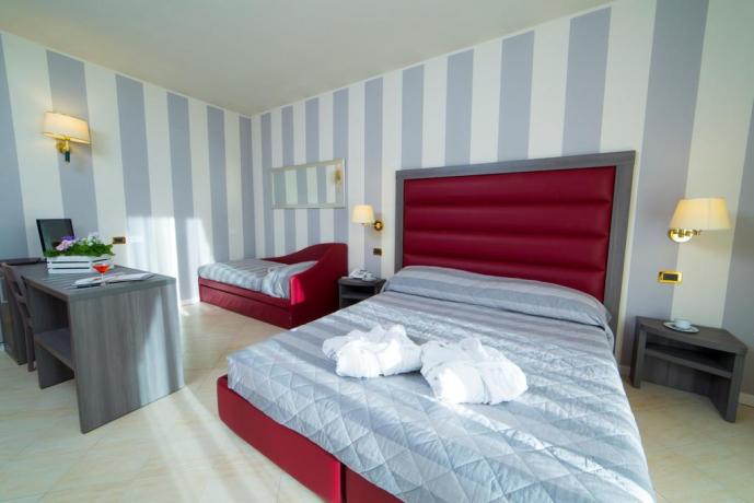 Camere confortevoli di diverse tipologie Hotel Cascia 