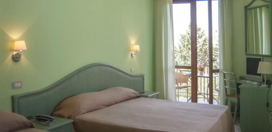 camera-tripla-standar-balcone-panoramico-hotel-4stelle-Villammare