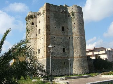 Visit the Torre Borraca in Marina Gioiosa