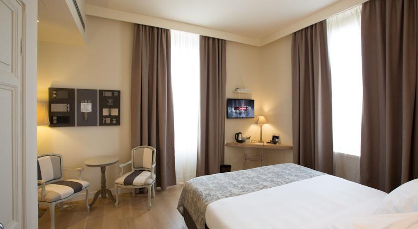 Hotel con Camera De Luxe a Giulianova