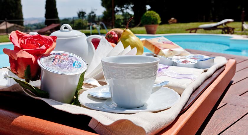 Colazione a bordo piscina 