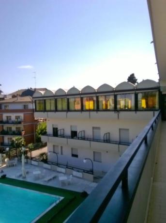 Camera matrimoniale con Colazione e vista Piscina