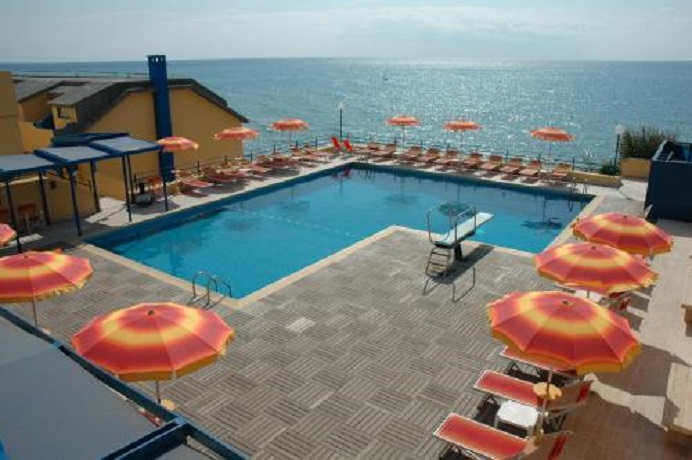 Piscina al Grand Hotel di Anzio 