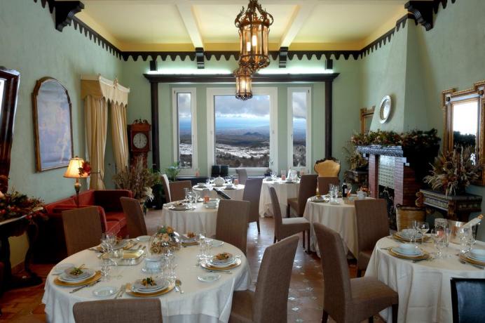 Sala ristorante hotel a Ragalna vicino Paternò