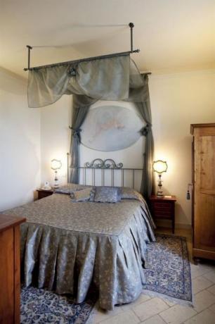 Suite Frate Vento letto Semi Baldacchino
