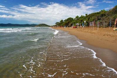 Stay near the sea and beaches, Tuscany