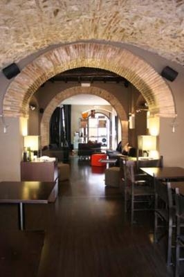 scorcio dell'interno con archi