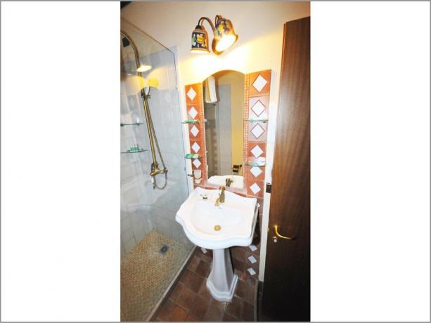 Albergo in Sicilia, camere con servizi privati, Tv