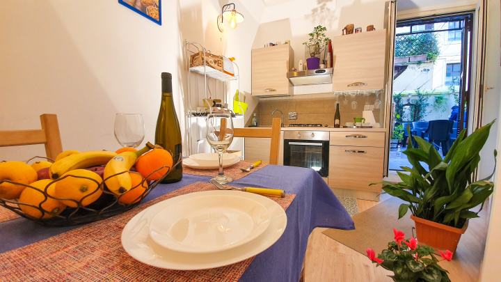 Appartamento vacanze con cucina a 1km dal Colosseo-Roma