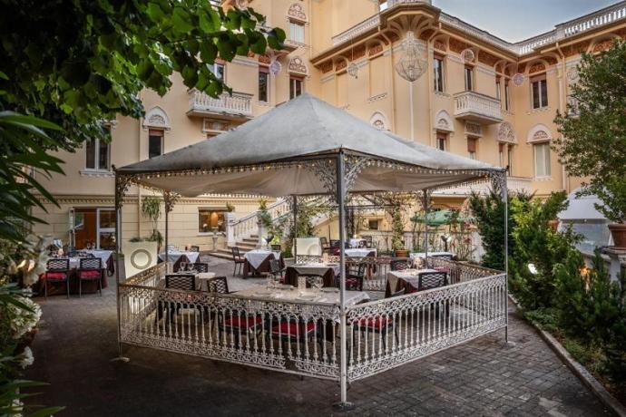 Gazebo esterno attrezzato in Hotel 