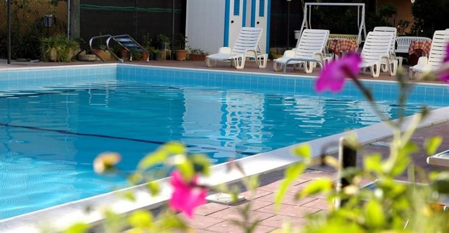 Albergo con Piscina Cervia centro  