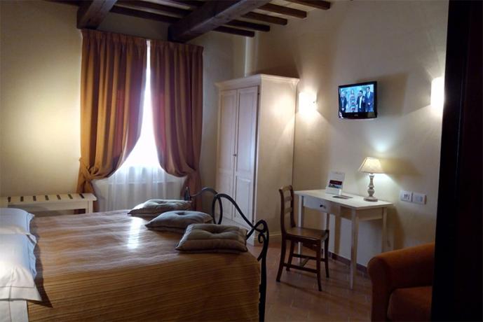 Suite Collemancio con scrivania, tv
