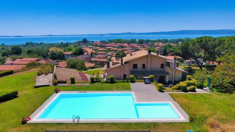 Agriturismo Bolsena: Piscina con vista sul lago 