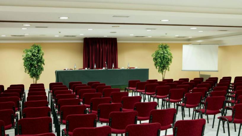 Sala meeting in albergo elegante ad Avezzano