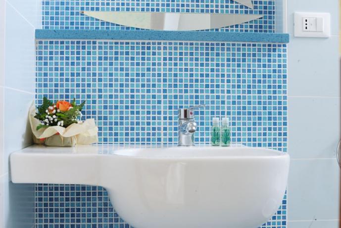 Camere con bagno privato a Terracina