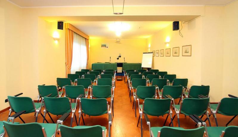 Albergo con sala congressi e meeting 