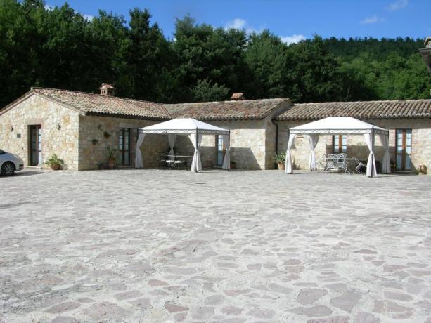 Agriturismo in Umbria per gruppi con piscina 