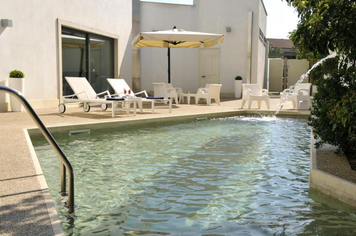 Piscina con idromassaggio in Hotel a Fondi	 