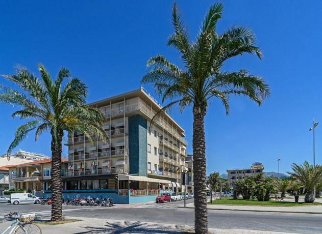 Hotel Fronte Mare con Spiaggia-Privata a Lido-di-Camaiore 