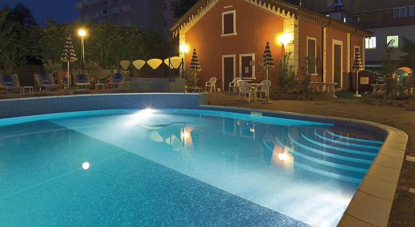 Albergo con Piscina e Biciclette ad esaurimento