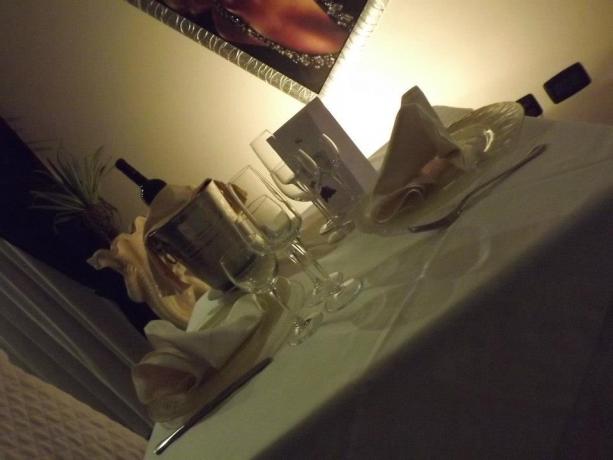 Tavola per una cena romantica