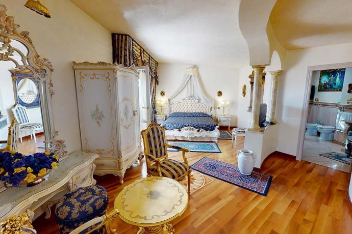 Elegante suite ad Arezzo con vasca idromassaggio 5posti