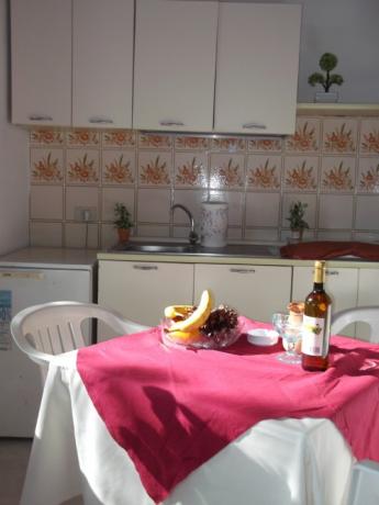 Bungalow con Tavolo e Angolo Cottura 