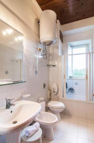 Camera con Bagno Privato con Vasca Trabia Village