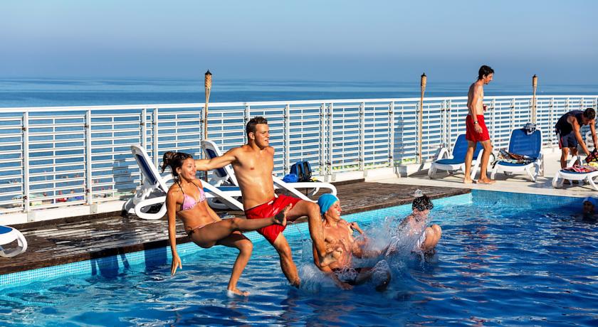 Terrazza con Piscina panoramica e solarium 