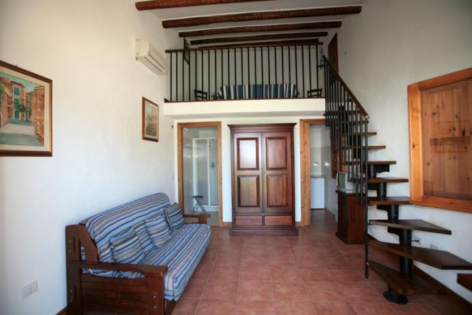 Camera parlamento 4persone con divano-letto Tropea