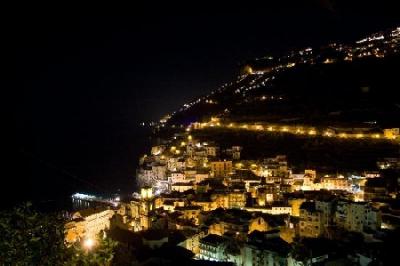 Vista dalla Villa di notte