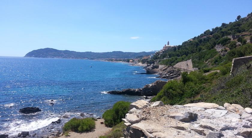 Albergo a San Bartolomeo al Mare Imperia 