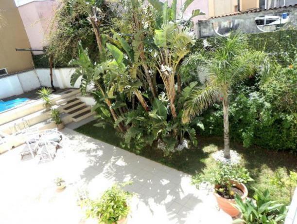Piscina e solarium a Gallipoli in B&B low-cost