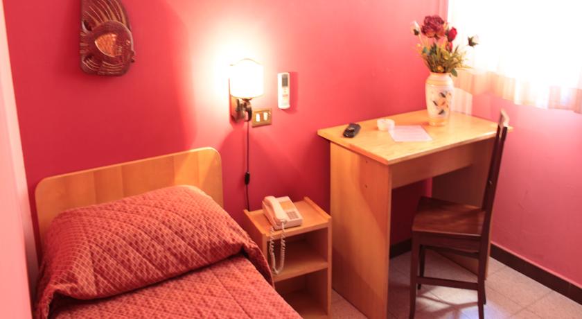 Camera singola con servizi privati nell'hotel di Palermo