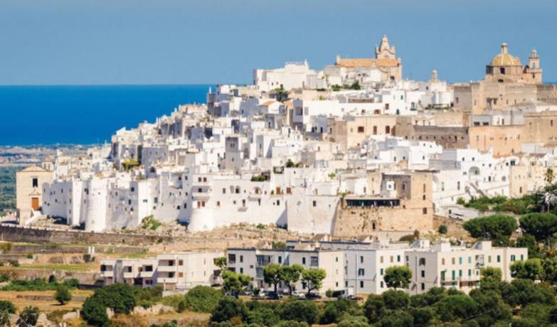Villaggio con Piscina e Animazione vicino Ostuni