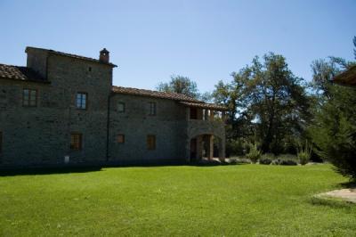 Casale con appartamenti in Toscana 