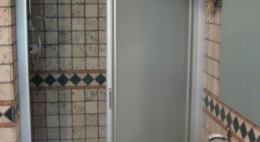Bagno con box doccia