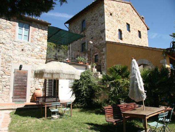 Relais a Calenzano vicino Prato con giardino 