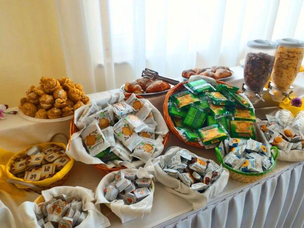 colazione buffet hotel 3 stelle Rodi-garganico-Puglia