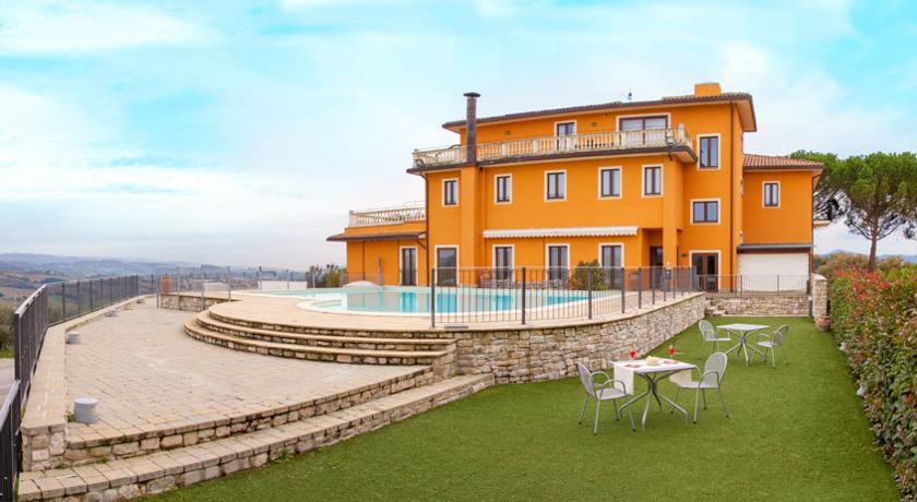 Hotel Benessere con piscina all'aperto e al coperto 