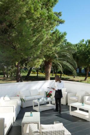 Area esterna albergo a Vieste ideale per relax