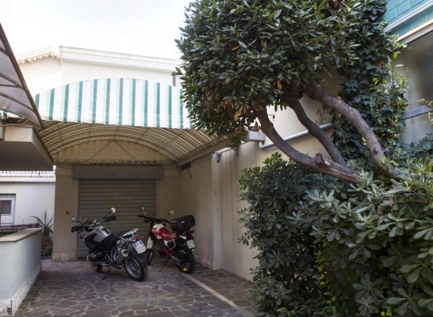 Parcheggio auto e moto hotel a Viserba