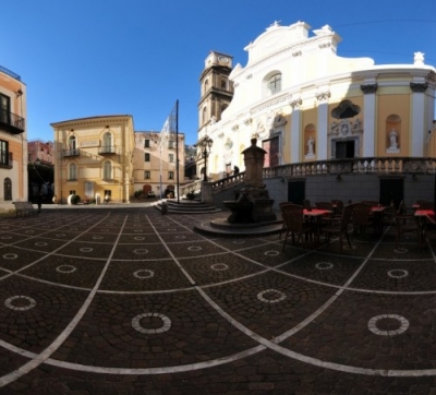 Piazza di Minori, vicino a sorrento