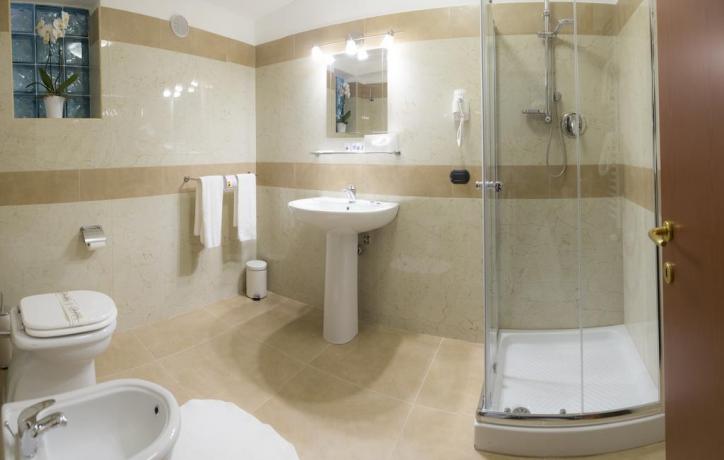 Bagno privato camera box doccia hotel4stelle Battipaglia 