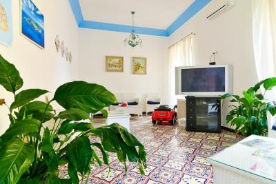 Zona relax per i clienti con TV