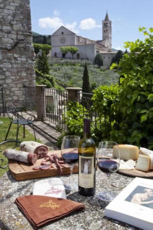 Weekend ad Assisi centro: PAUSA D'AMORE in Suite  con Bonus Vacanze Accettato