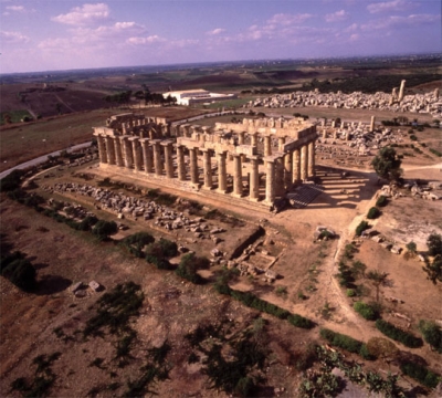 visit the archaeological park of Selinunte