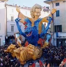 Hotel: Carri allegorici a Foiano della Chiana