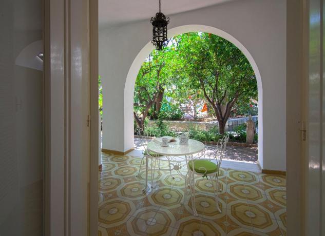Romantico patio in camere Classic